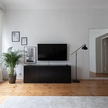 Idyllinen Valoisa Huoneisto Ullanlinnassa.