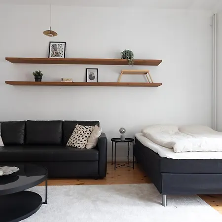 Idyllinen Valoisa Huoneisto Ullanlinnassa. * Helsinki