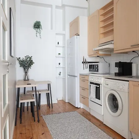 Idyllinen Valoisa Huoneisto Ullanlinnassa. Отель