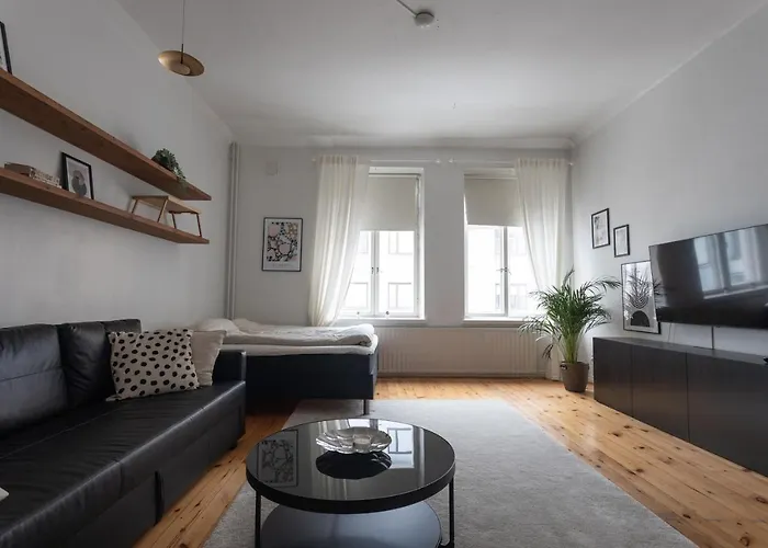 Hotel Idyllinen Valoisa Huoneisto Ullanlinnassa. *