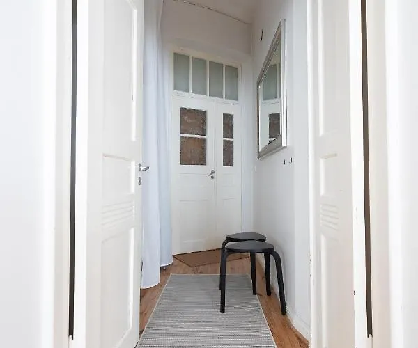 Idyllinen Valoisa Huoneisto Ullanlinnassa. Hotel Helsinky